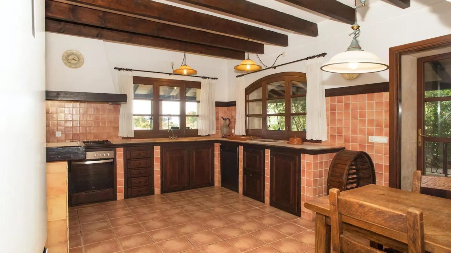 Verd Salvatge Muro Villa