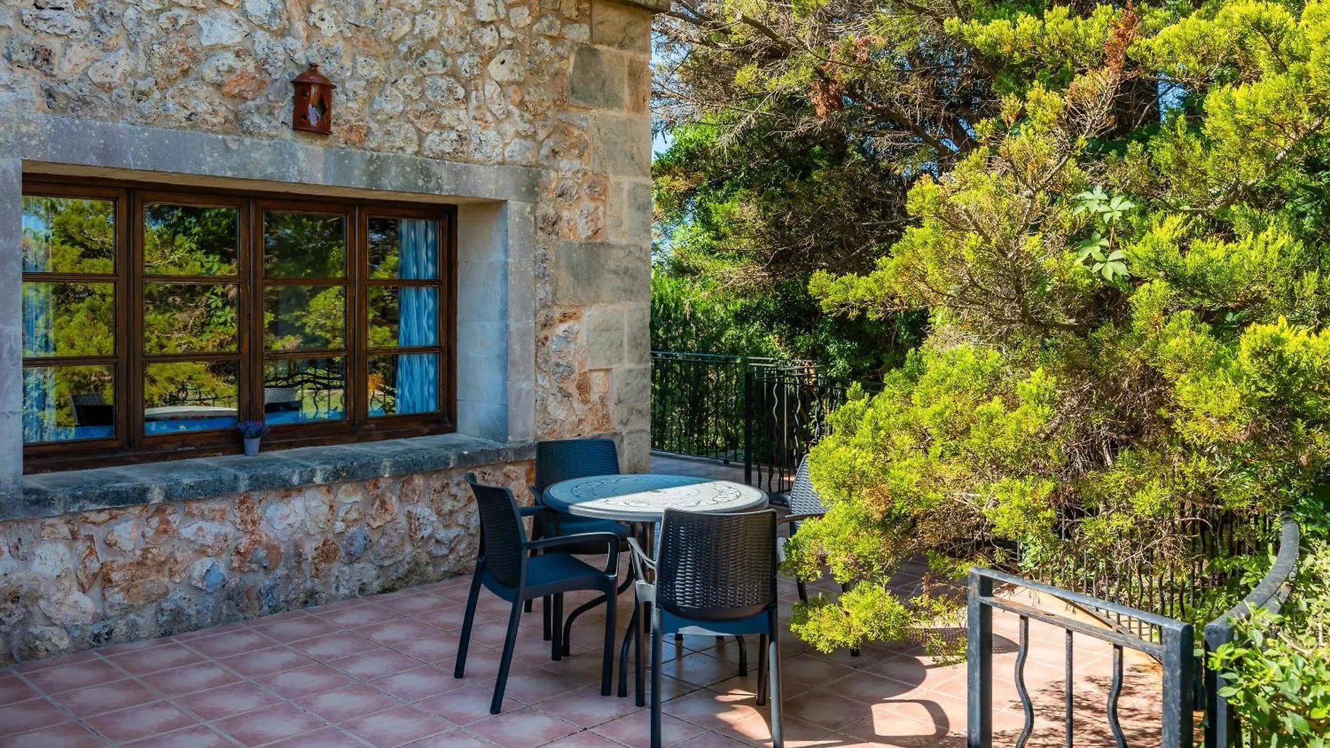 Verd Salvatge Muro Villa